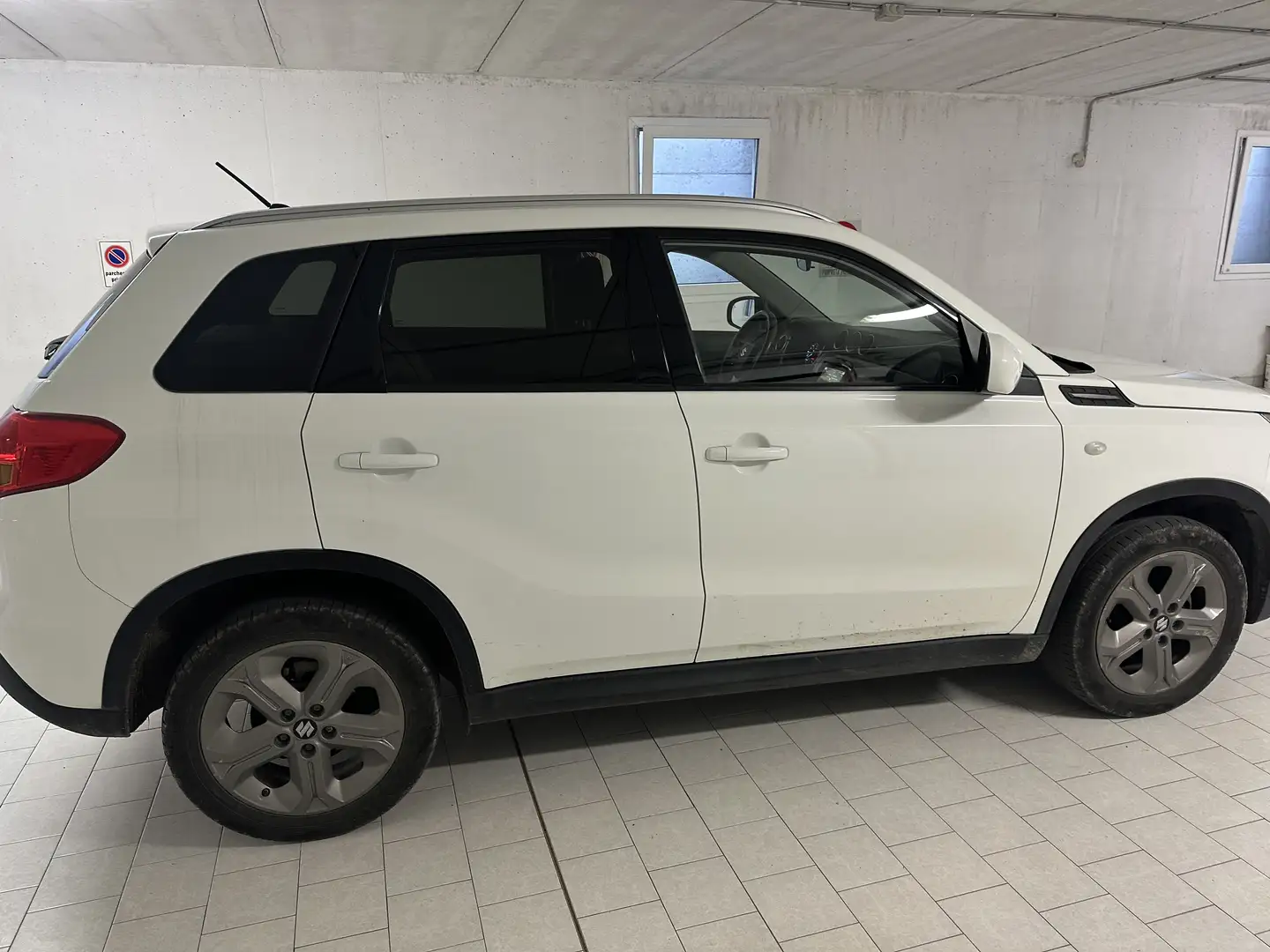 Suzuki Vitara 1.6 DDiS 4WD AllGrip Yoru Bianco - 2