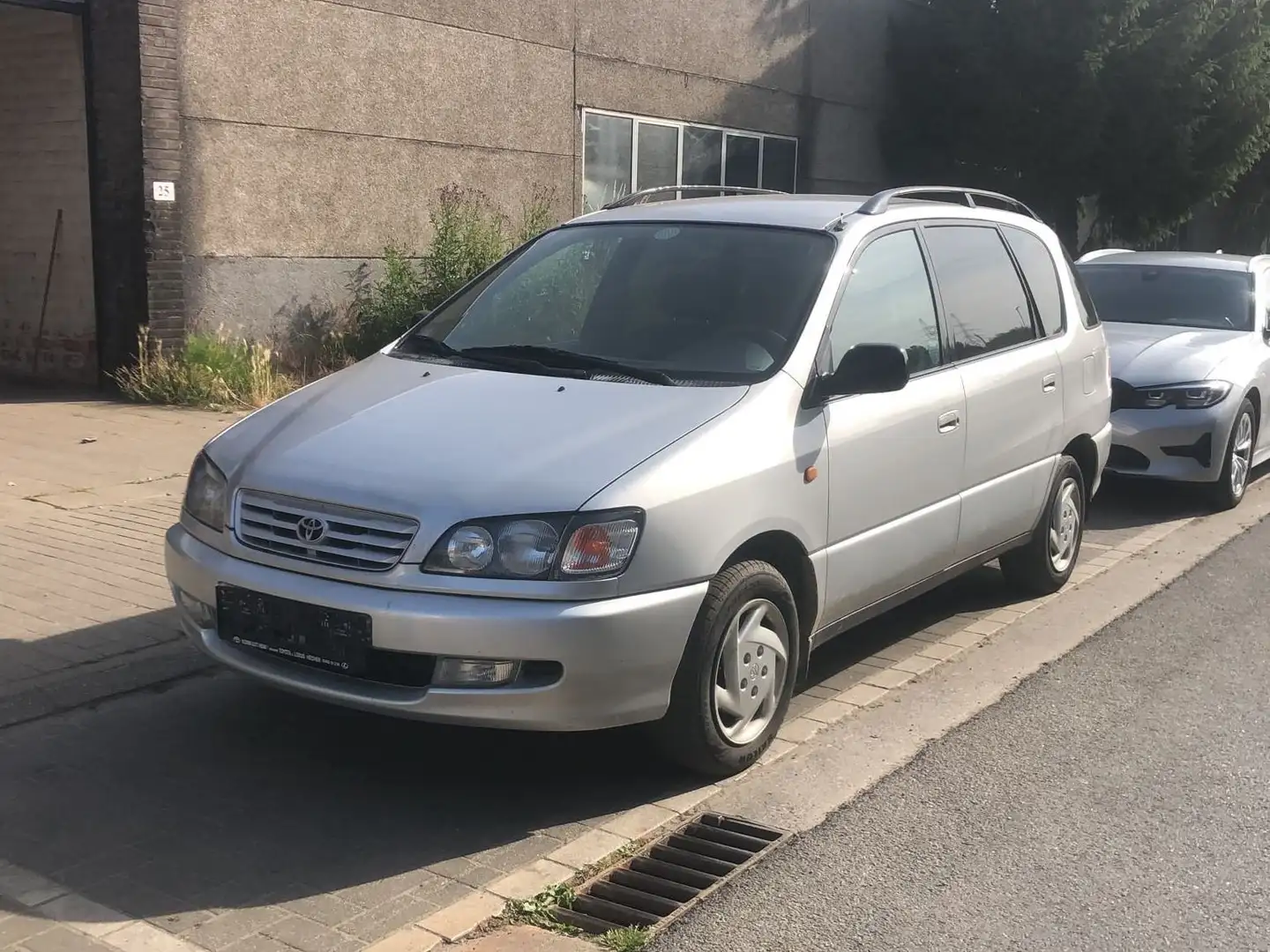 Toyota Picnic 2.2 Turbo 7pl. Gris - 2