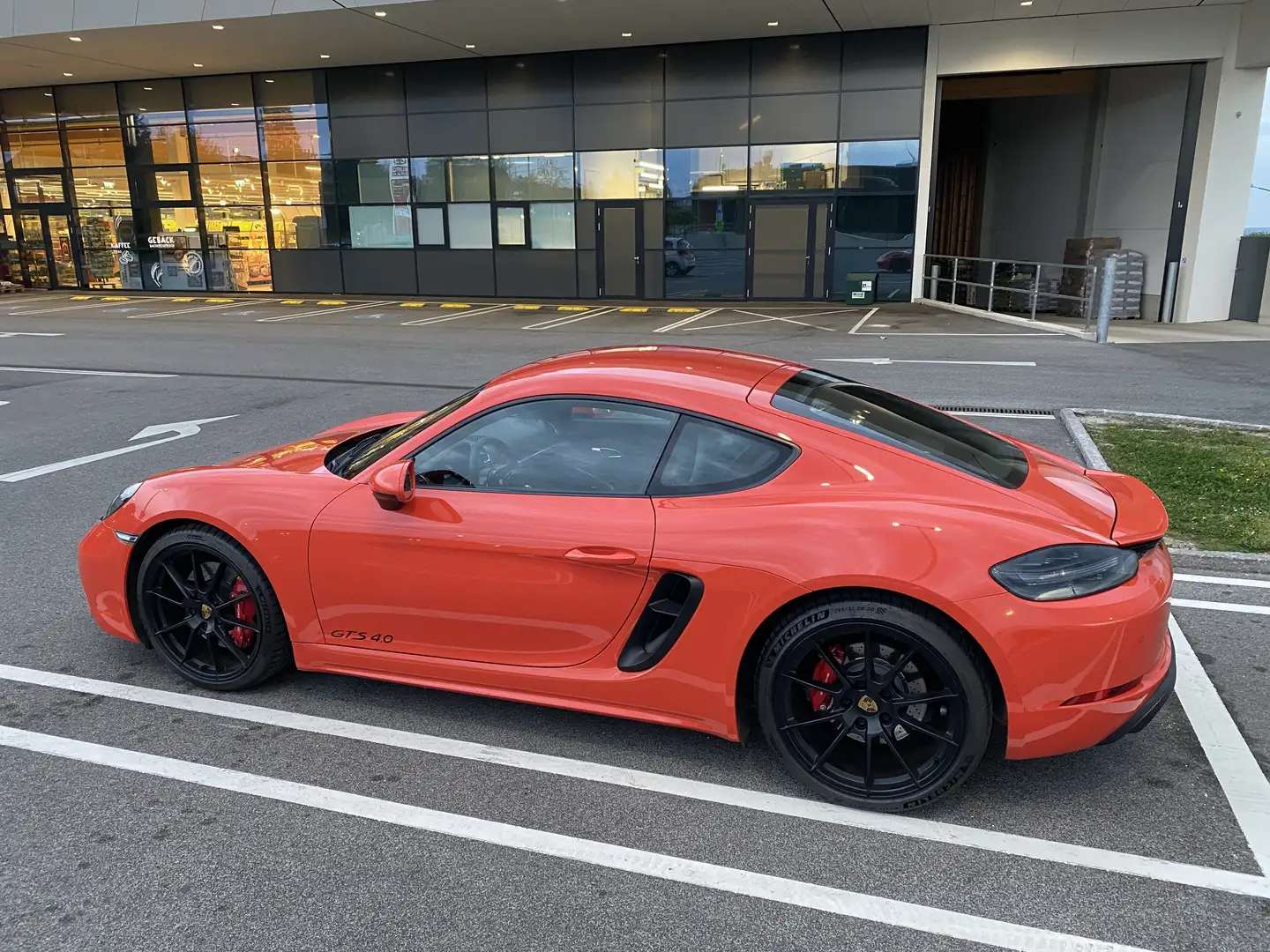 Porsche 718 Cayman GTS 4.0 Orange - 2