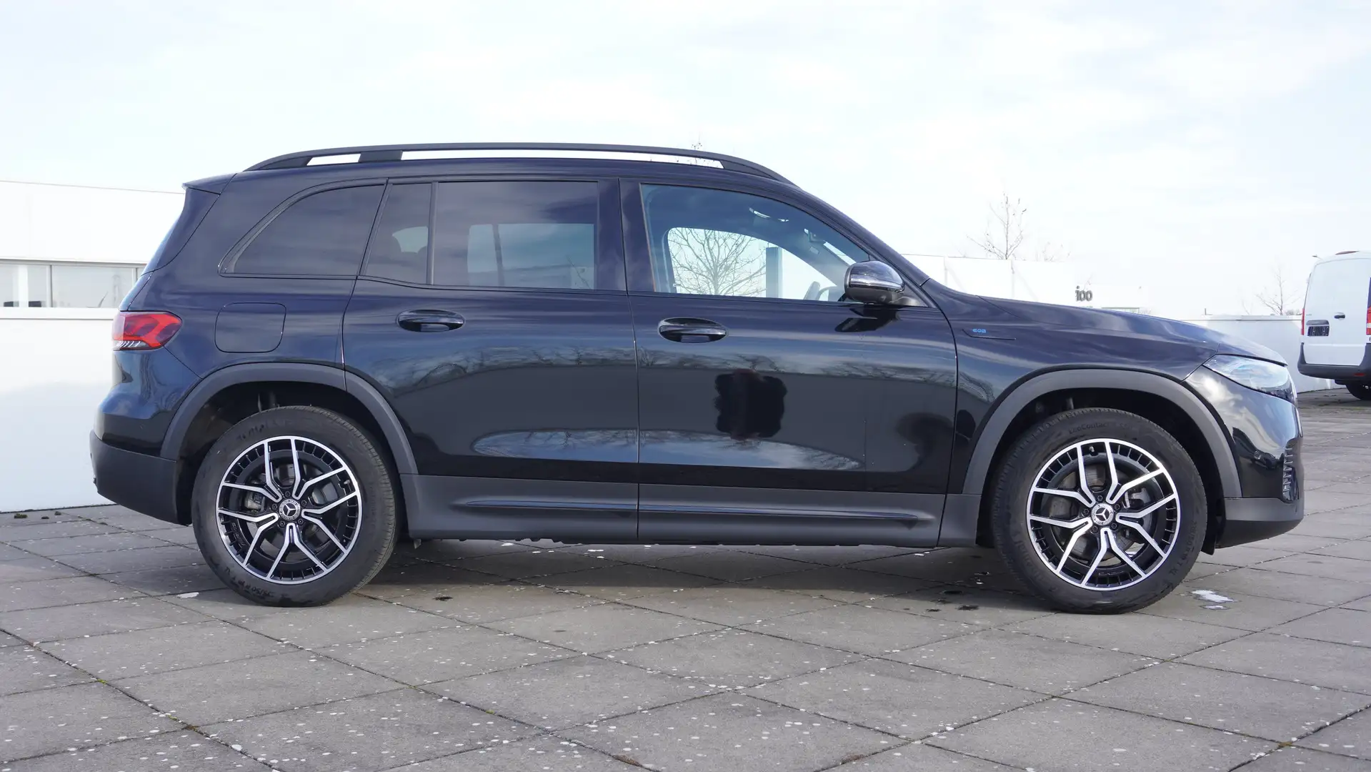 Mercedes-Benz EQB 300 4M/7 PL!/NP 72.000€!!!/PANODAK/19" AMG/NIGHTPAK Noir - 2