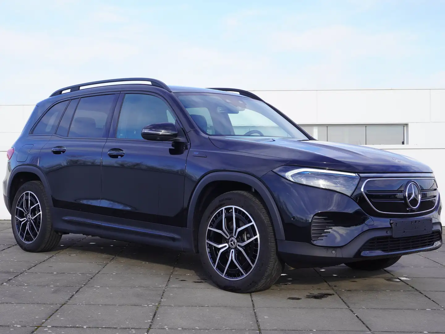 Mercedes-Benz EQB 300 4M/7 PL!/NP 72.000€!!!/PANODAK/19" AMG/NIGHTPAK Noir - 1