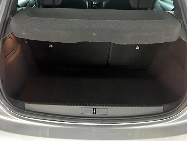 Peugeot 208 view 13