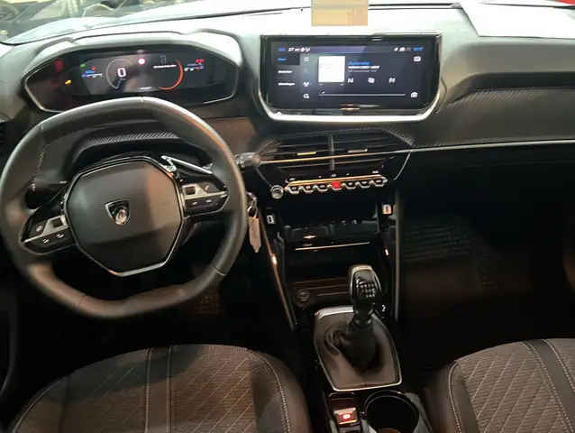 Peugeot 208 view 12