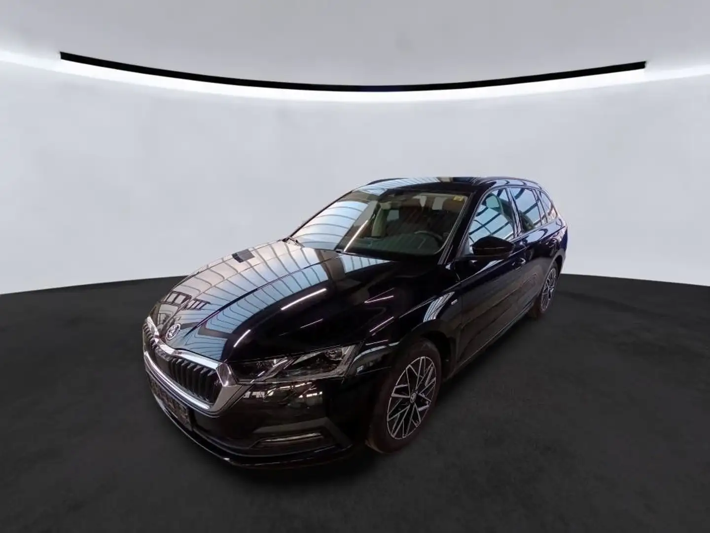 Skoda Octavia Combi 1.5 TSI Clever Schwarz - 2