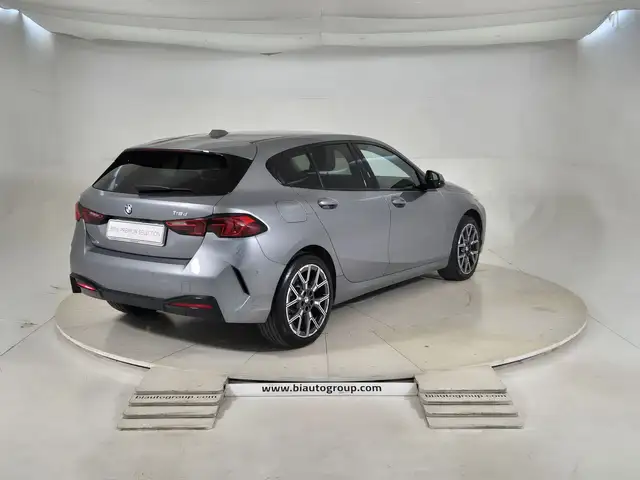 BMW 1 Series view 5