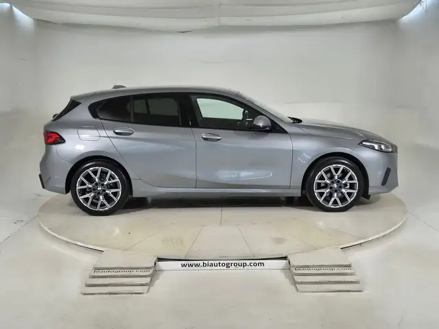 BMW 1 Series view 6