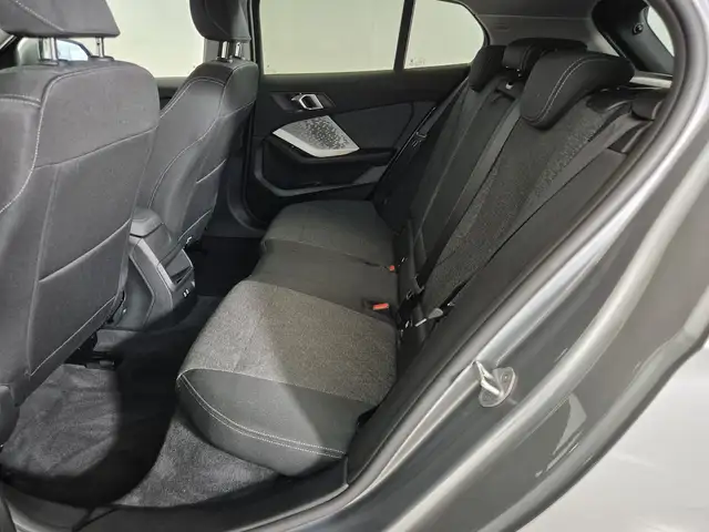 BMW 1 Series view 8