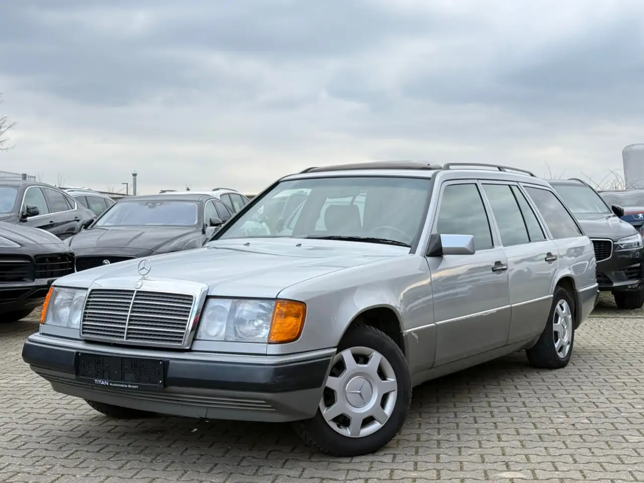Mercedes-Benz E 230