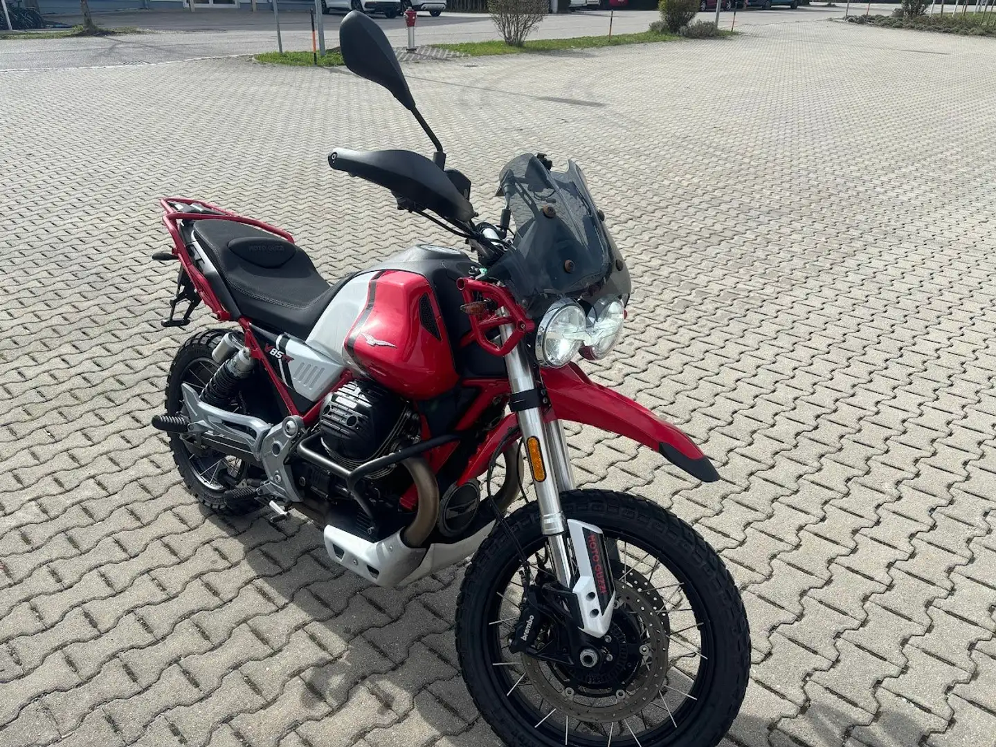 Moto Guzzi V 85 TT Rosso Uluru Czerwony - 1