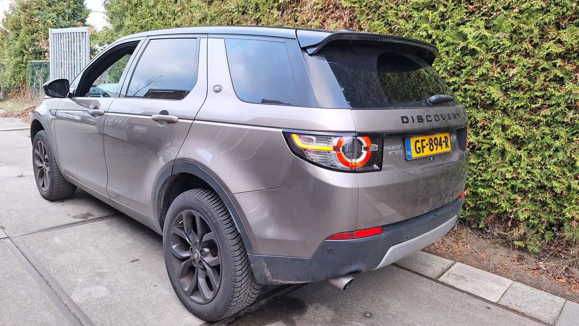 Land Rover Discovery Sport 2.2 TD4 4WD HSE Luxury Grijs - 2