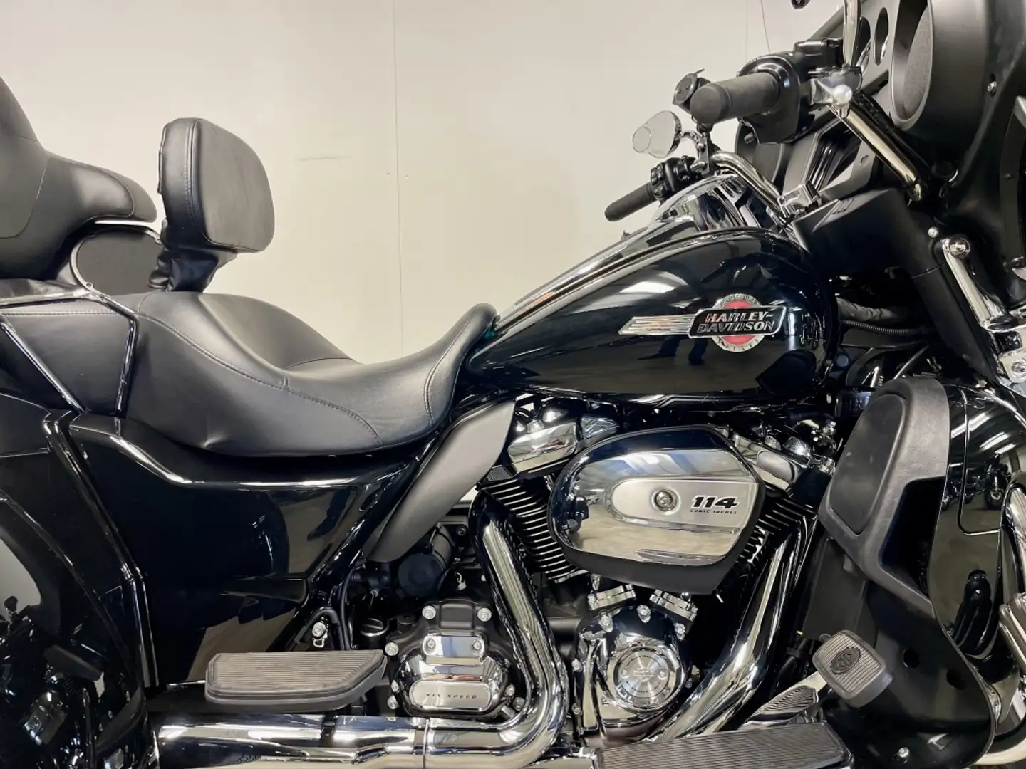 Harley-Davidson Tri Glide TRIKE FLHTCUTG ULTRA Noir - 2