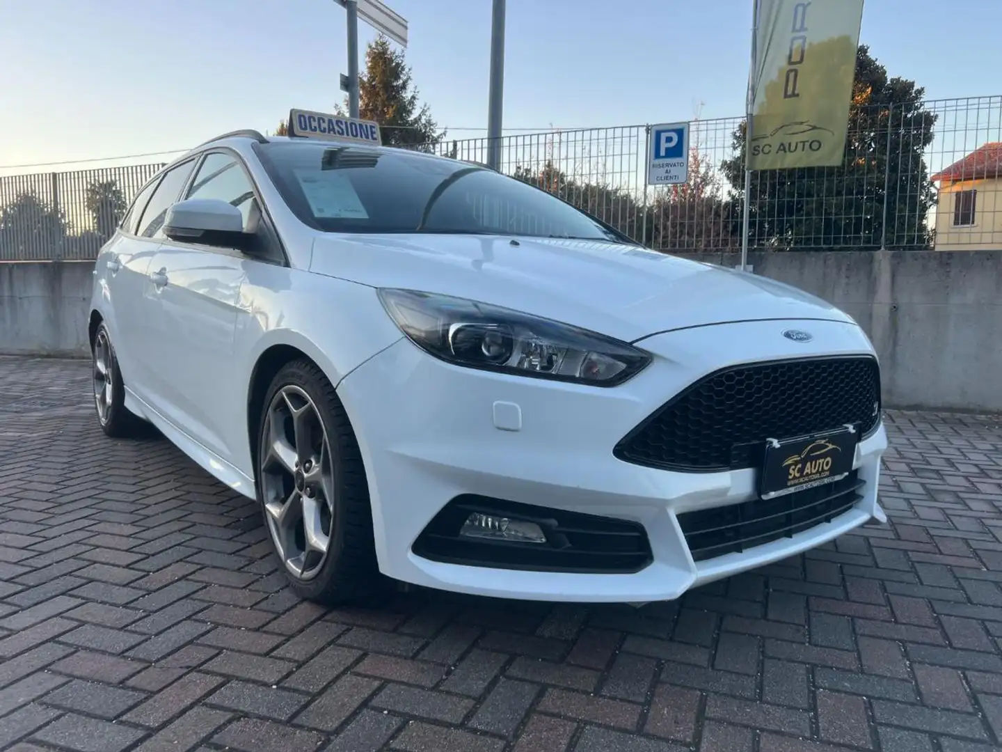 Ford Focus 2.0 TDCi 185cv  SW ST Weiß - 2