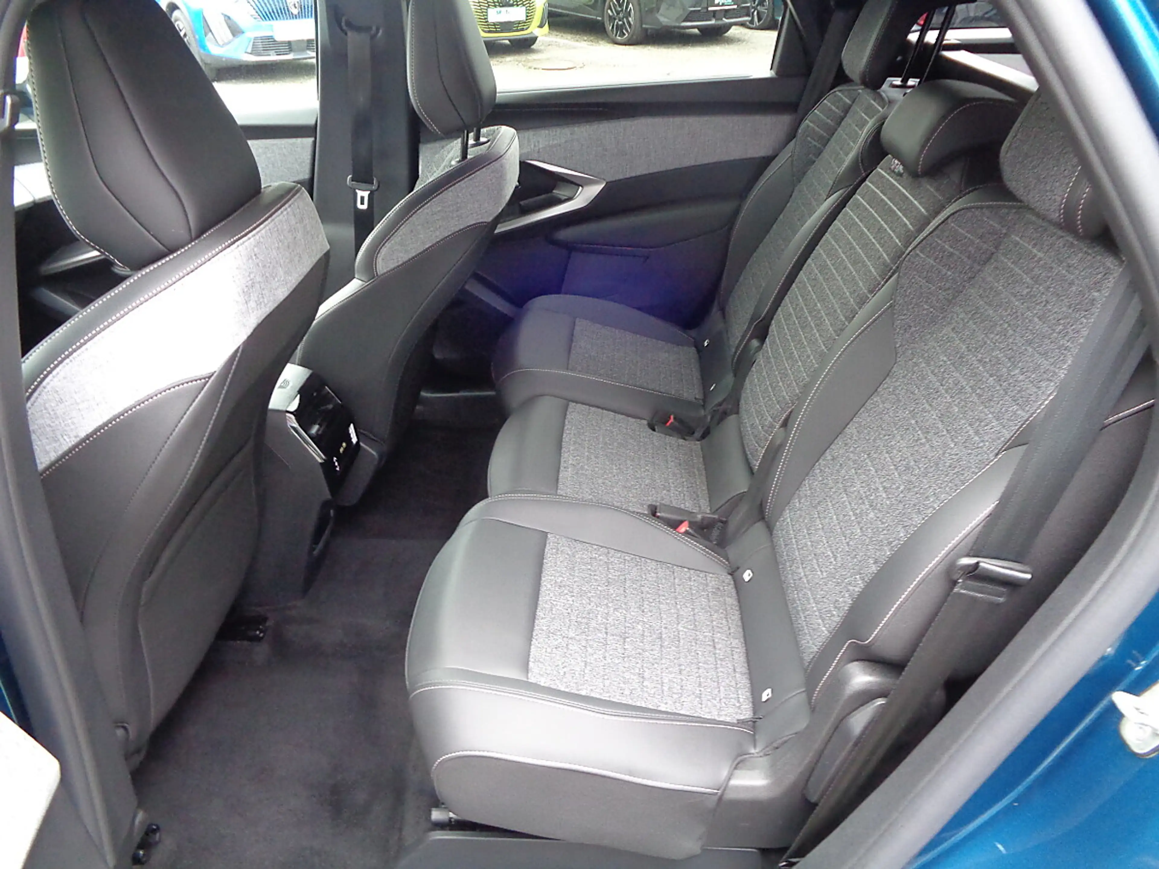 Peugeot 5008 mHEV 145 e-DCS6 Automatik Mildhybrid NAVI LED 3... — photo 11