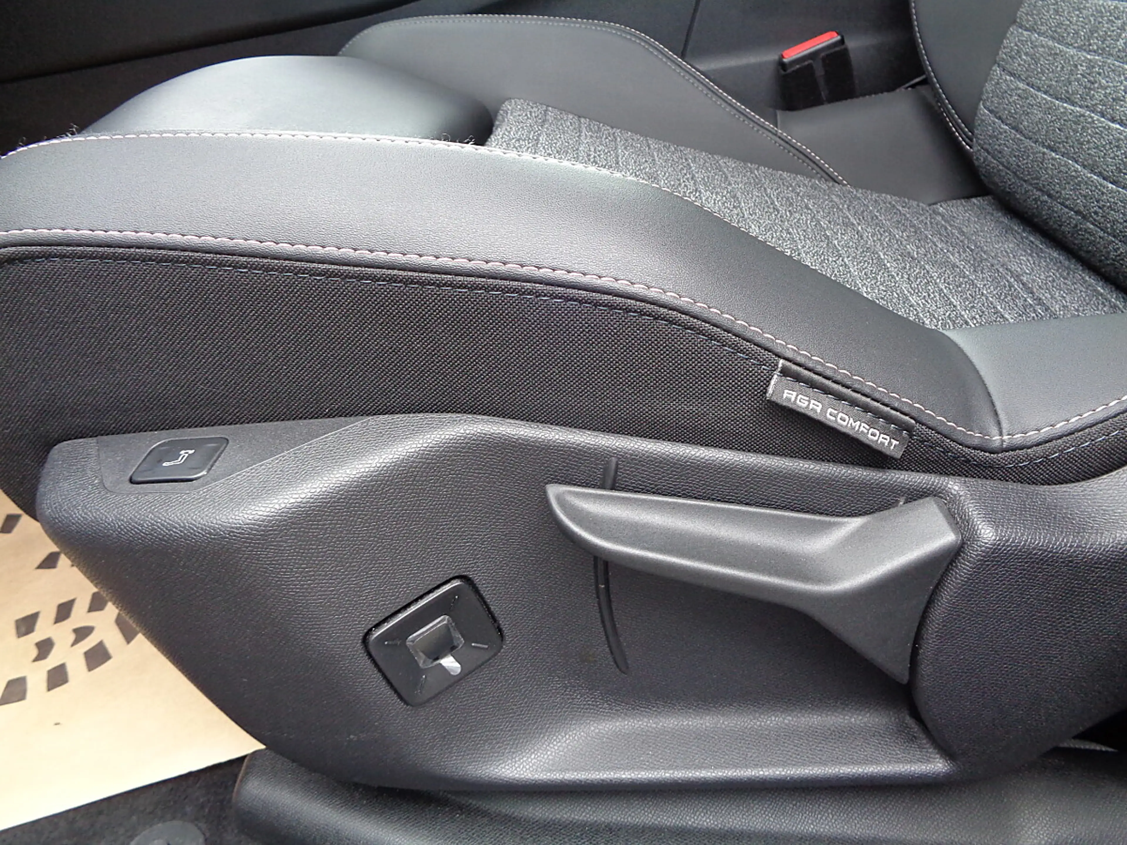 Peugeot 5008 mHEV 145 e-DCS6 Automatik Mildhybrid NAVI LED 3... — photo 15