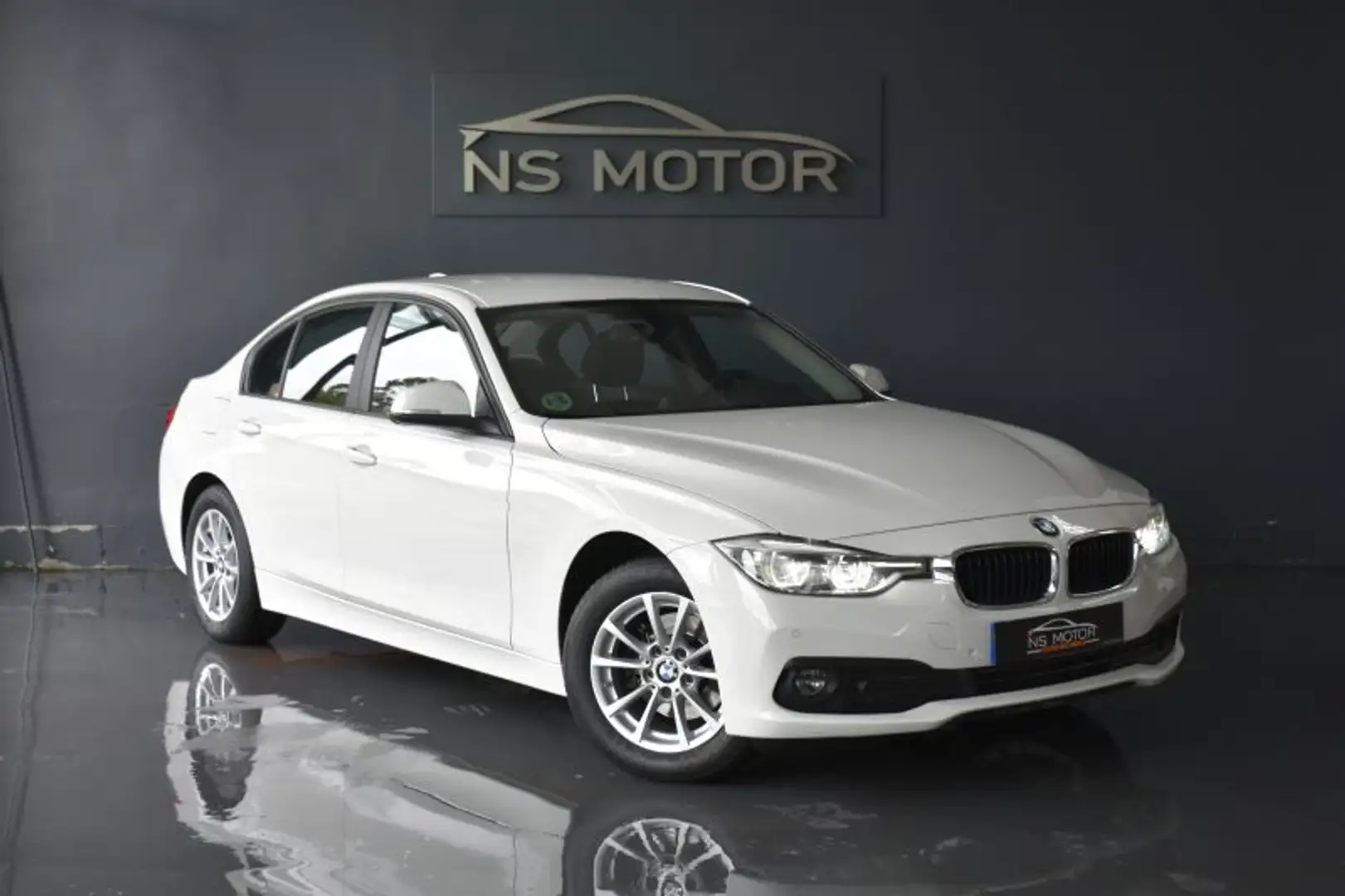 BMW 318 318dA Business Blanc - 2
