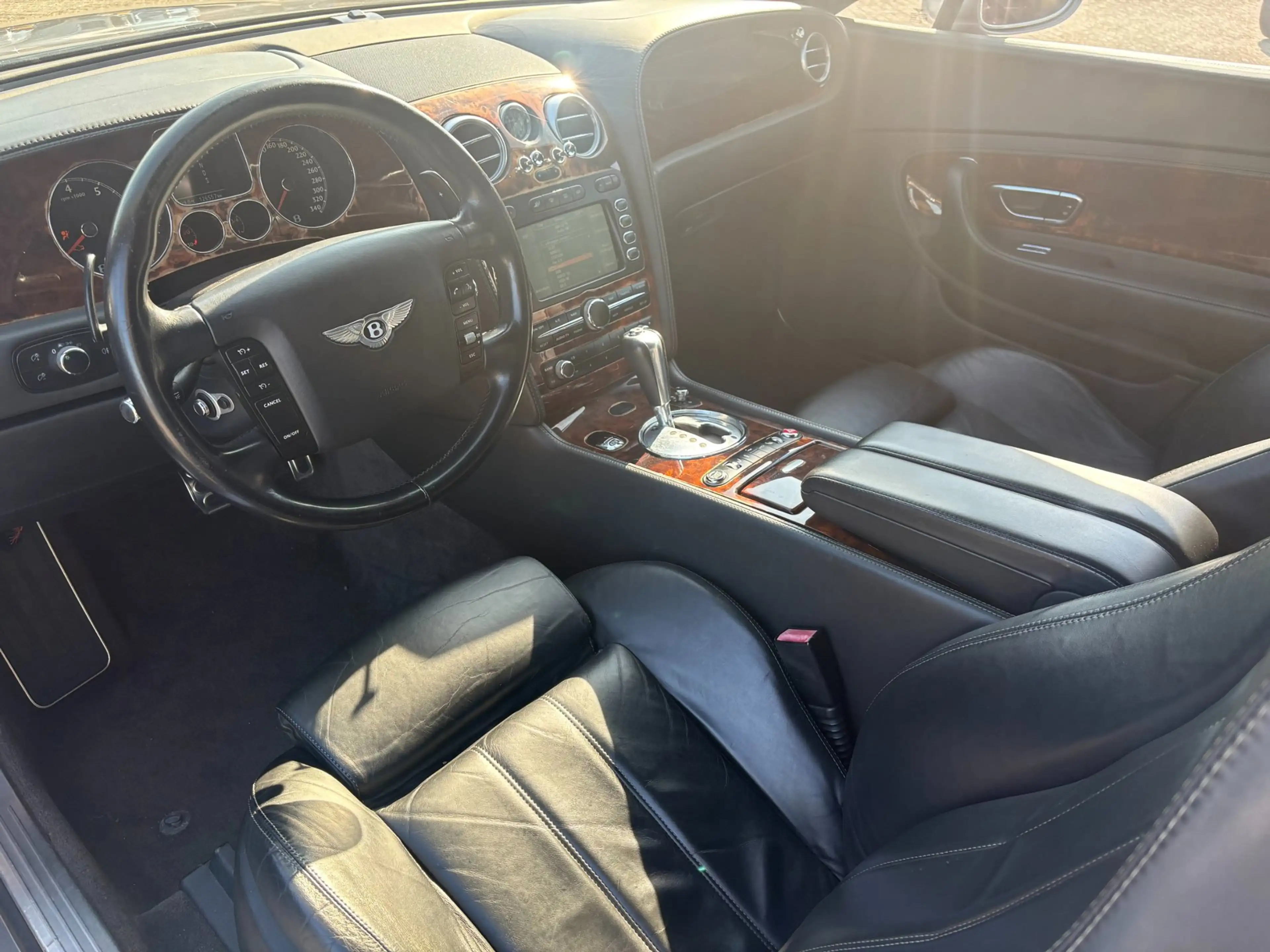 Bentley Continental GT 6.0 W12 — photo 11