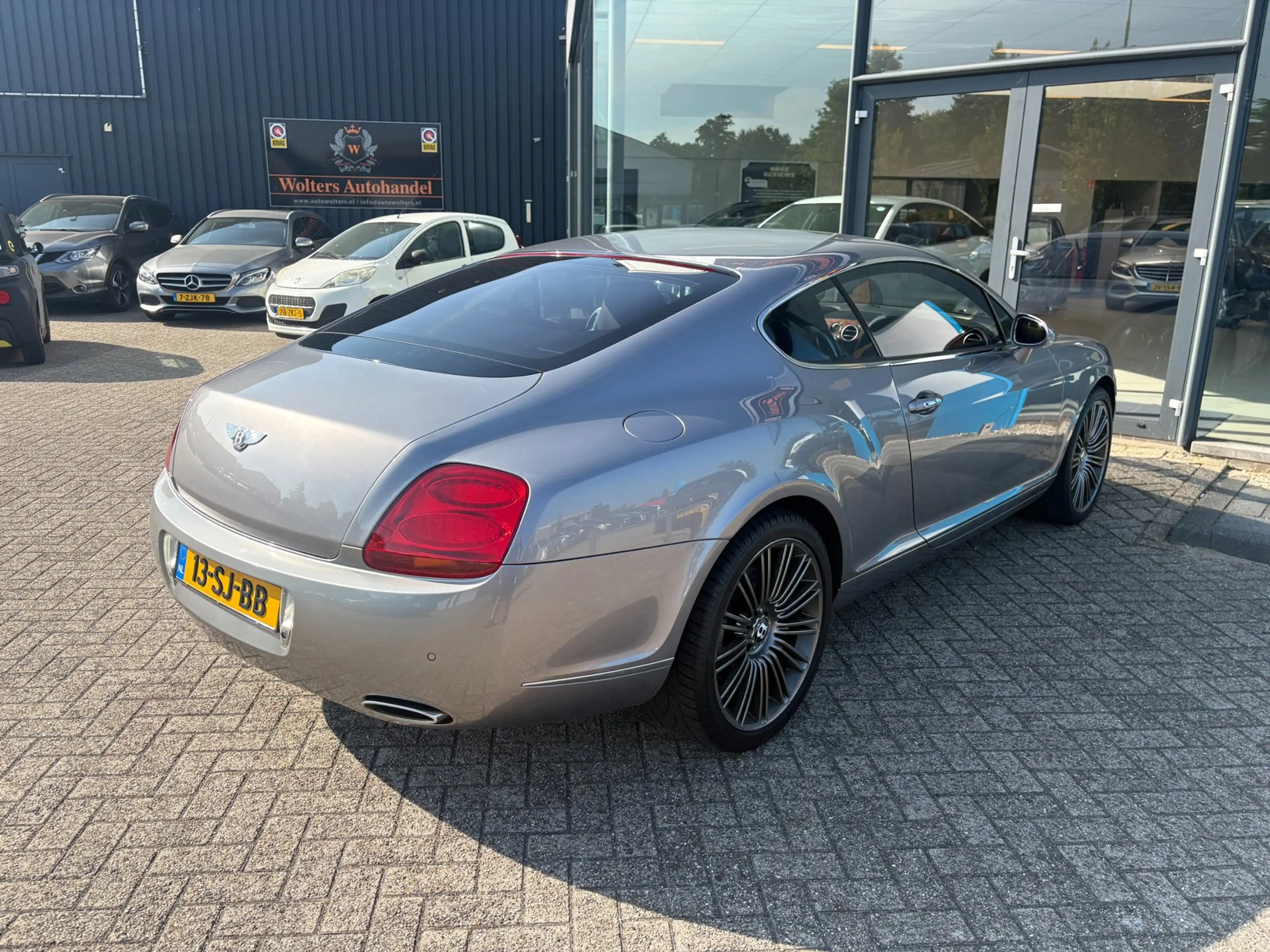 Bentley Continental GT 6.0 W12 — photo 9