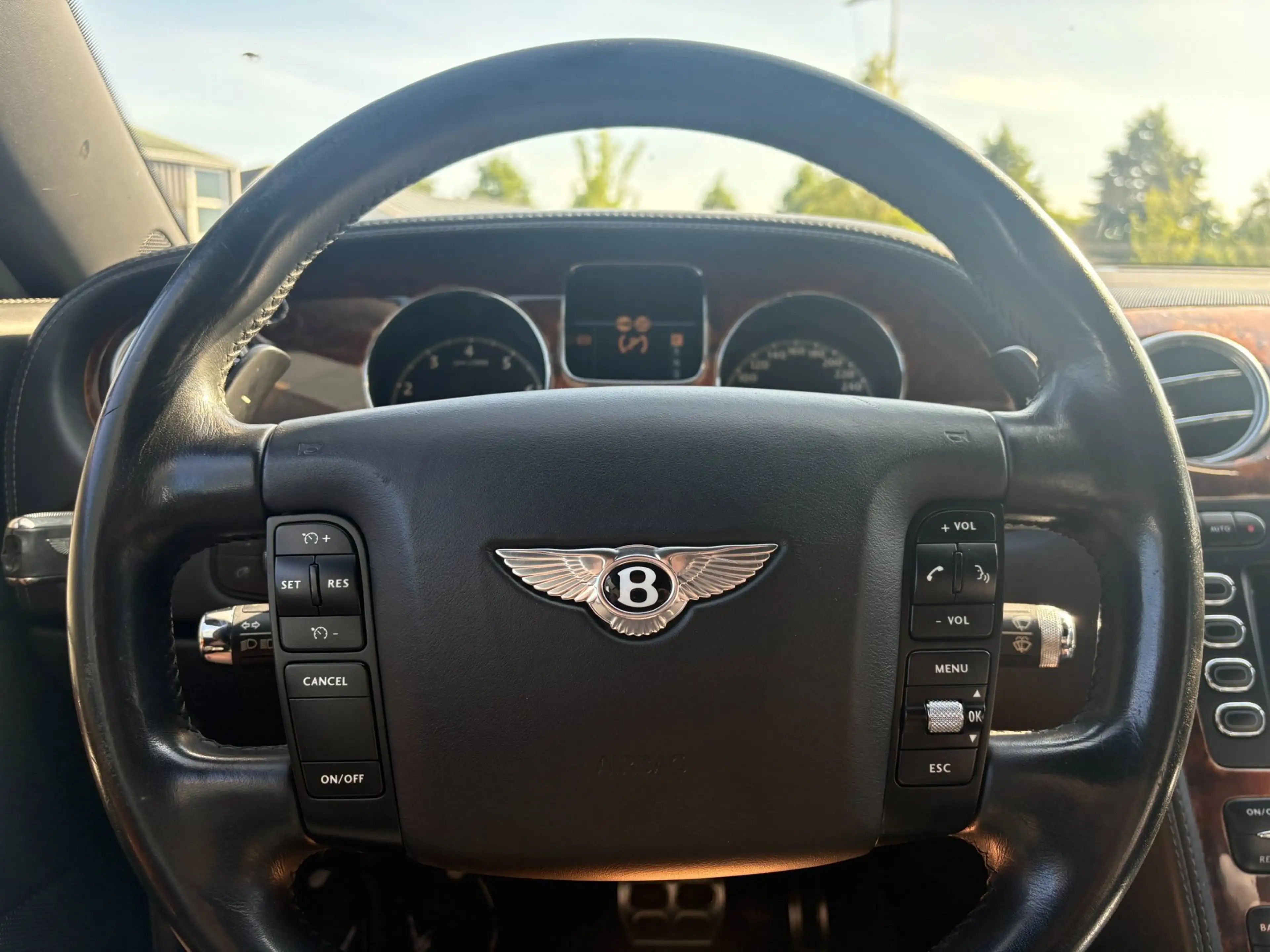 Bentley Continental GT 6.0 W12 — photo 10