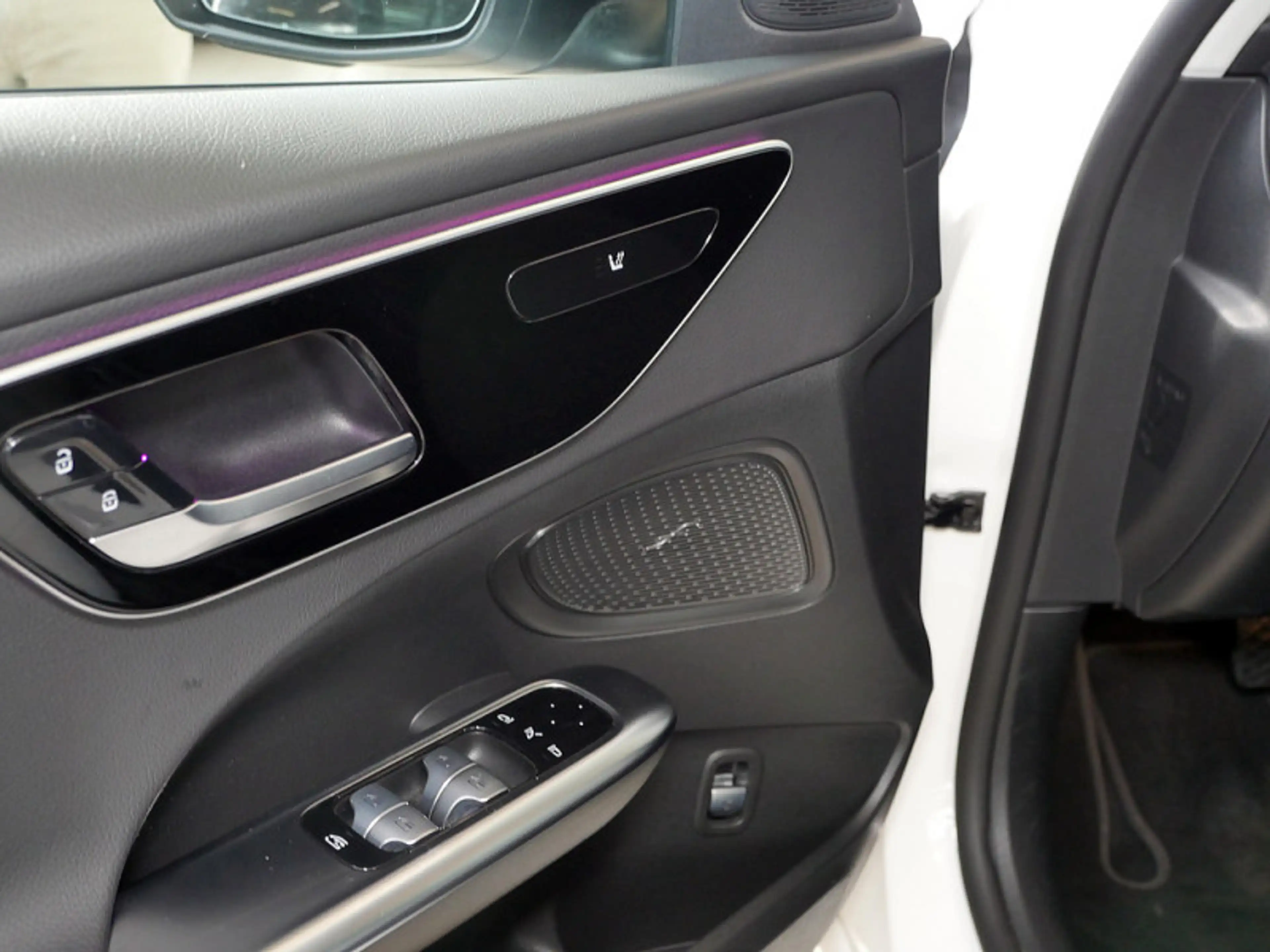 Mercedes-Benz C 300 d // AVANTGARDE DISTR KAMERA SPUR PDC SHZ — photo 14