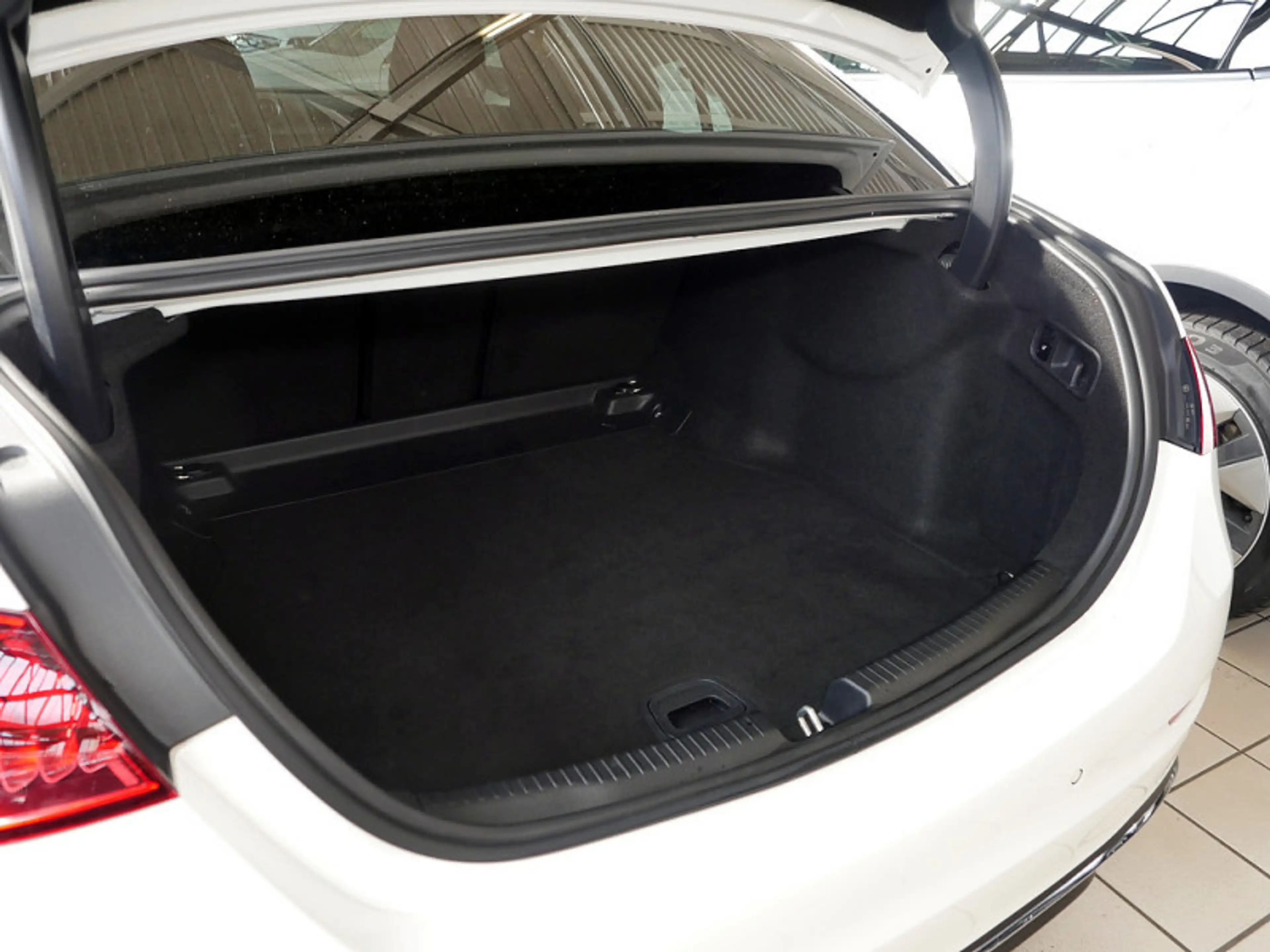 Mercedes-Benz C 300 d // AVANTGARDE DISTR KAMERA SPUR PDC SHZ — photo 12