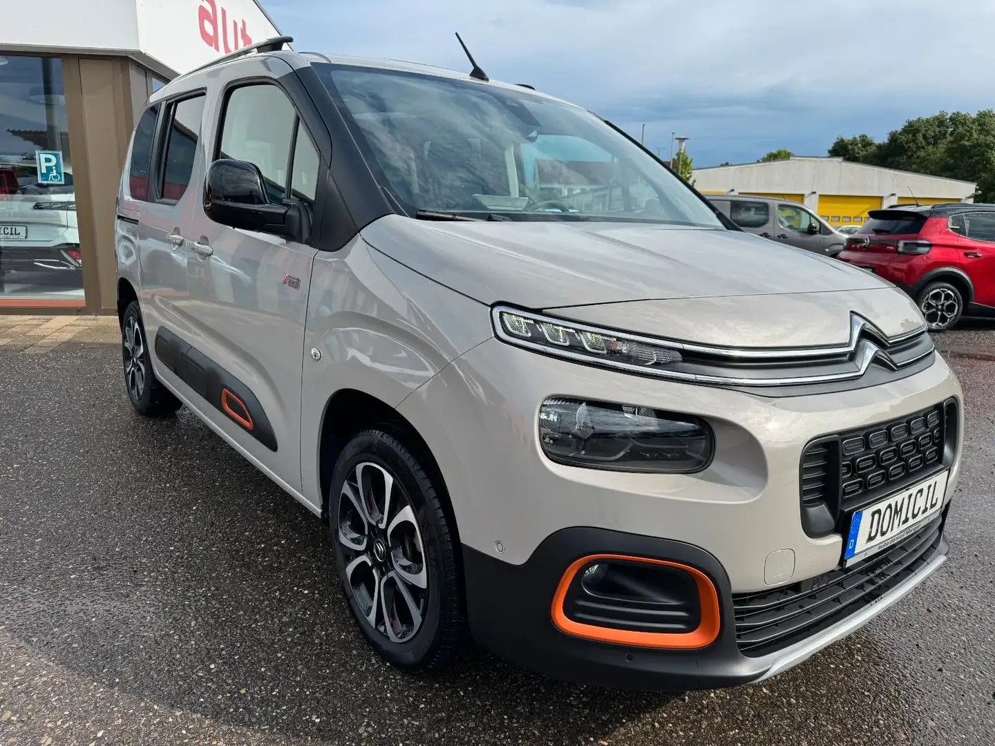 Citroen Berlingo Shine M -XTR Paket -Glasdach Beige - 2