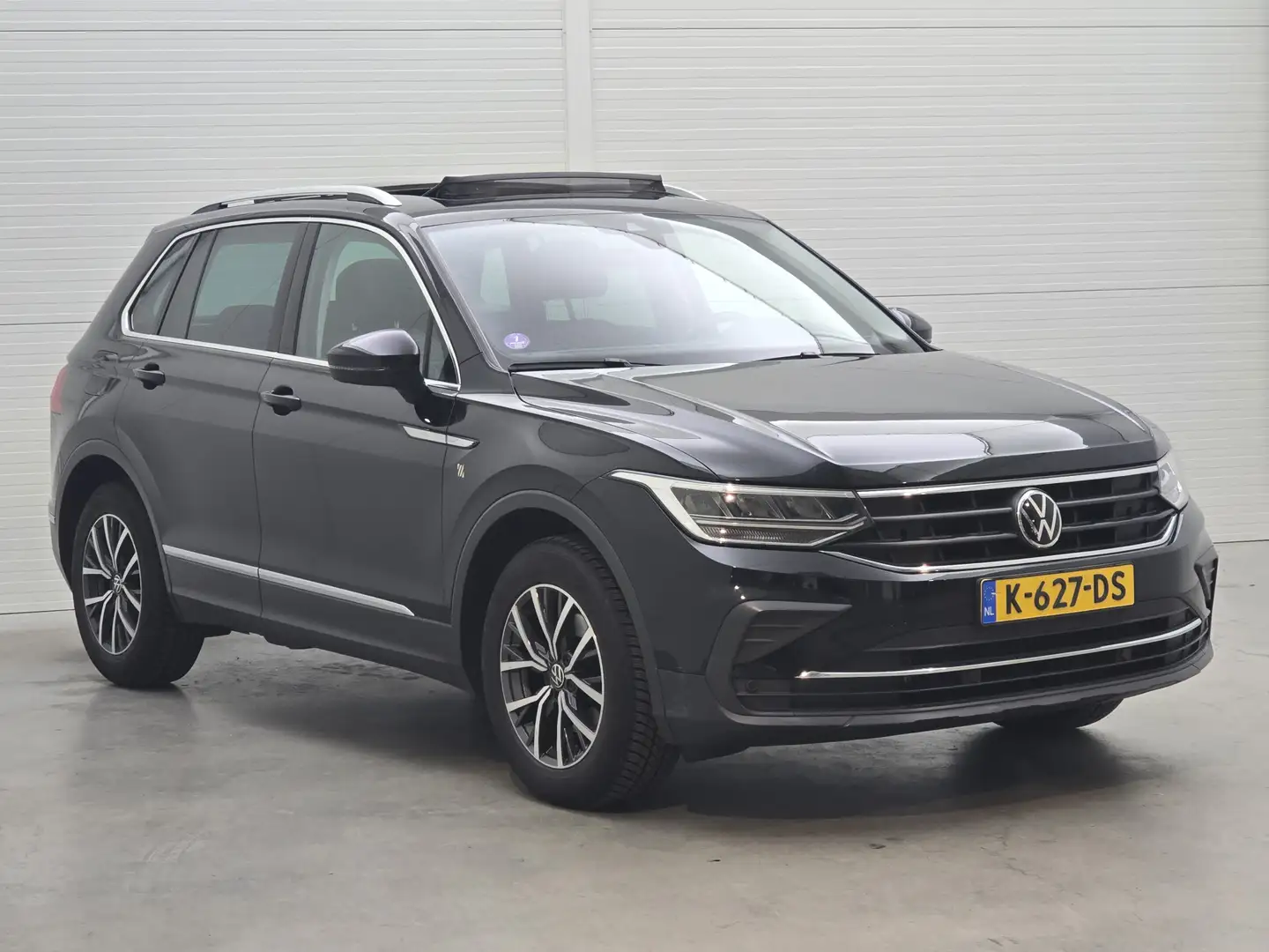 Volkswagen Tiguan 1.5 TSI Life Business | Panoramadak | Trekhaak | C Schwarz - 2
