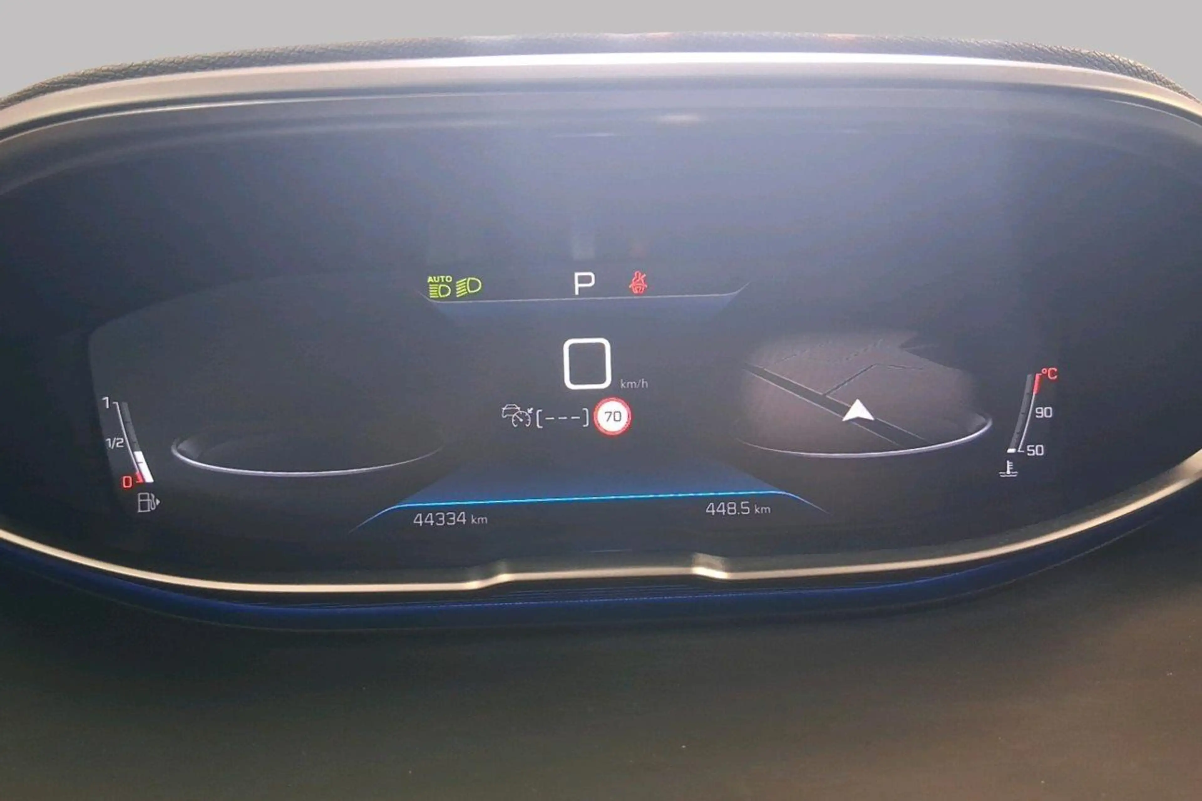 Peugeot 5008 II GT — photo 13