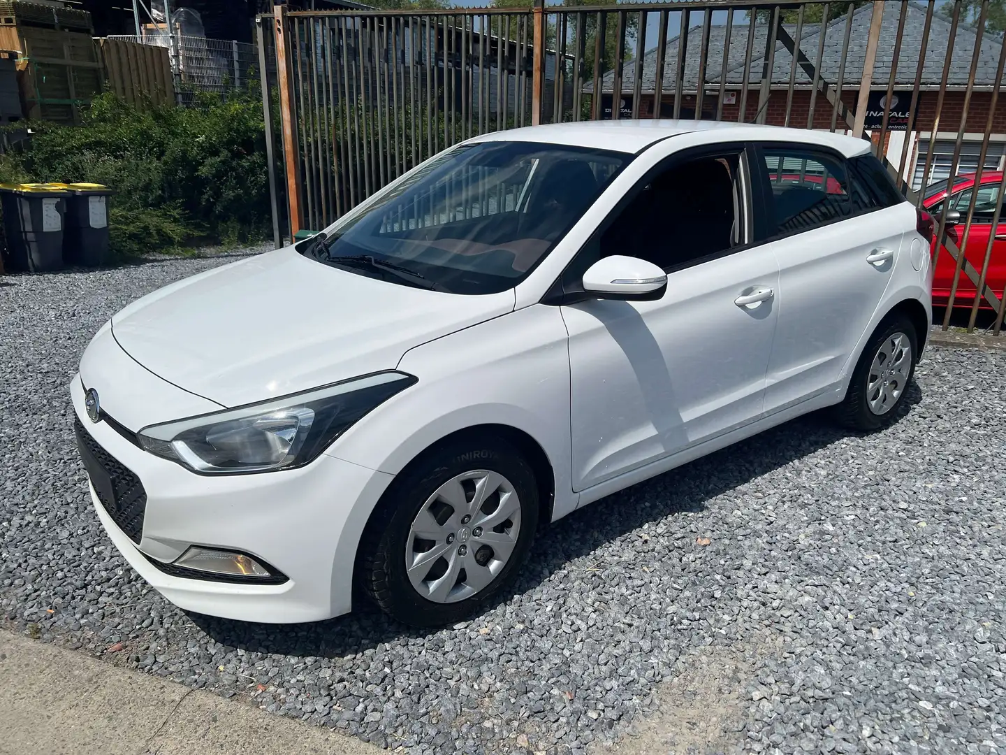 Hyundai i20 i20 1.2i Clima - PDC - Historique - Garantie Blanc - 2