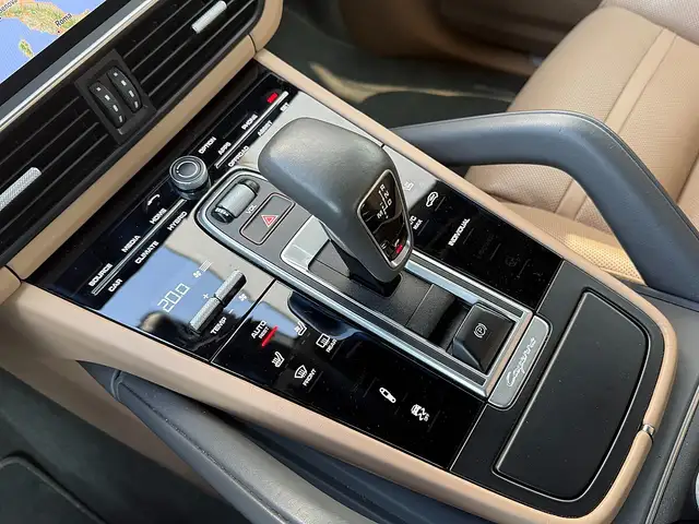 Porsche Cayenne III Aut. E-Hybrid Ansicht 18