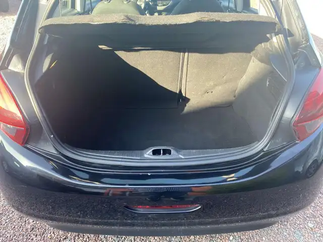 Peugeot 208 view 7