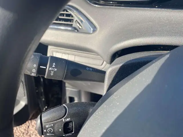 Peugeot 208 view 24