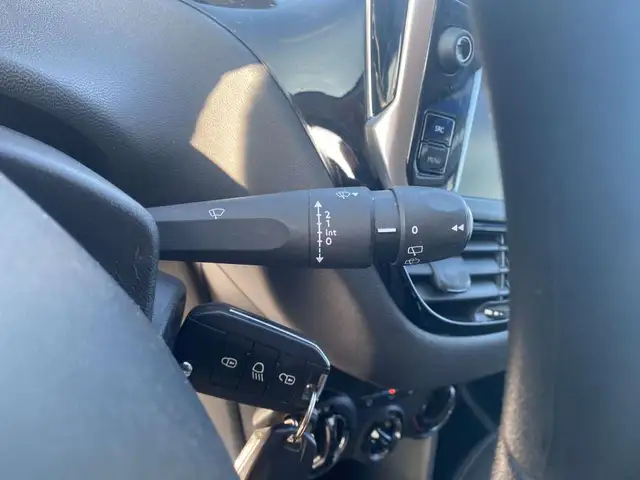 Peugeot 208 view 25