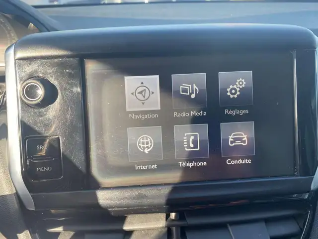 Peugeot 208 view 16