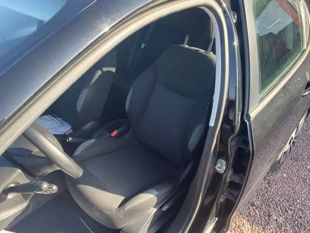 Peugeot 208 view 10
