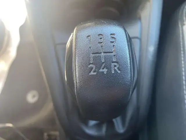 Peugeot 208 view 27