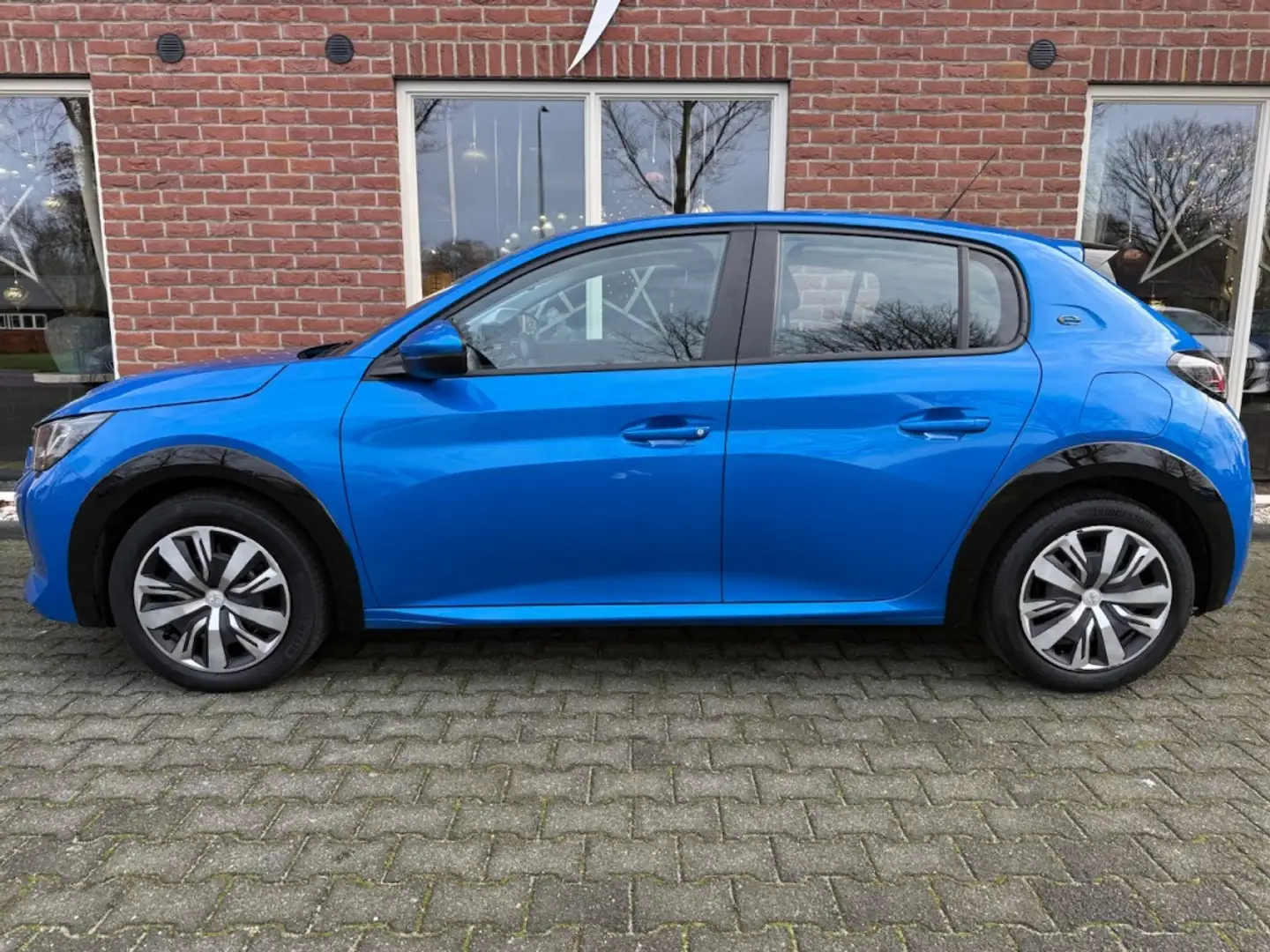 Peugeot e-208 EV Active 50 kWh 3 FASE / RIJKLAAR / CAMERA / STOE Синій - 2