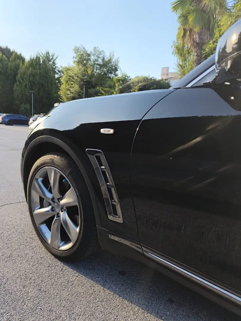 Infiniti QX70 premium s bose limited edition Černá - 2