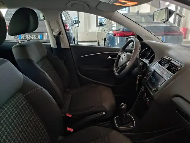 Volkswagen Polo view 12
