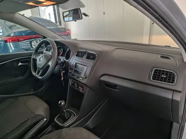 Volkswagen Polo view 11