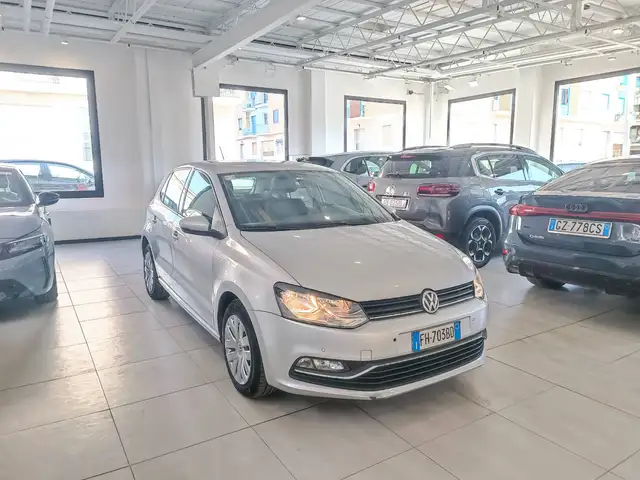 Volkswagen Polo view 2