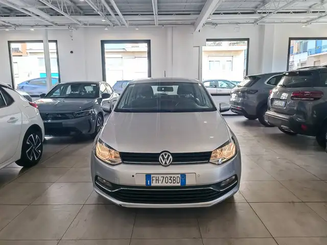 Volkswagen Polo view 3