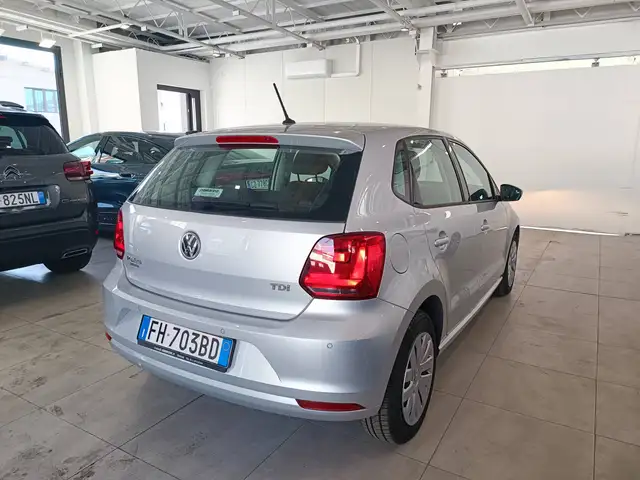 Volkswagen Polo view 4