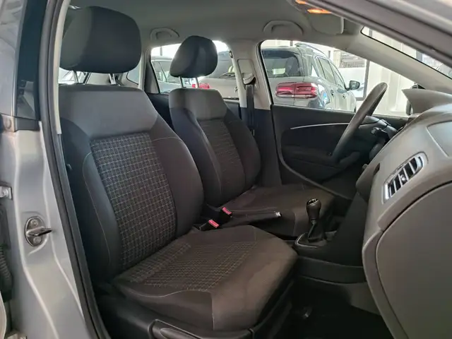 Volkswagen Polo view 13