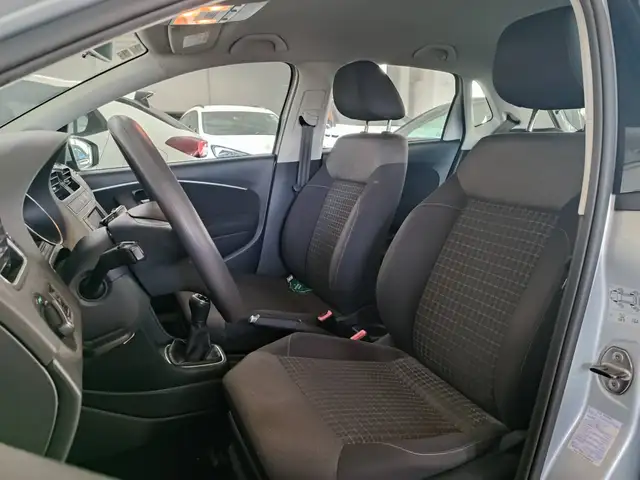 Volkswagen Polo view 9