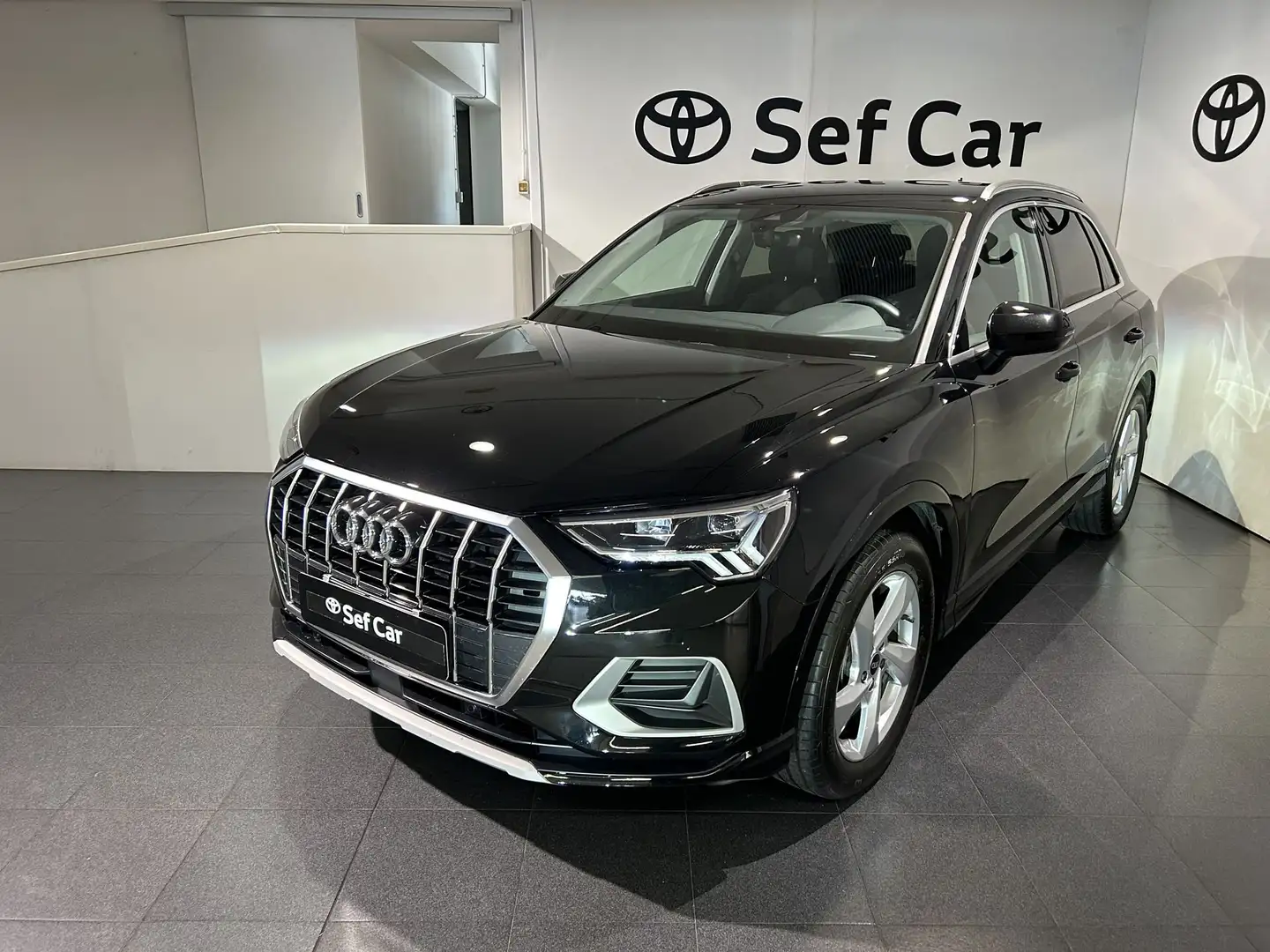 Audi Q3 Q3 35 TFSI Business Zwart - 1