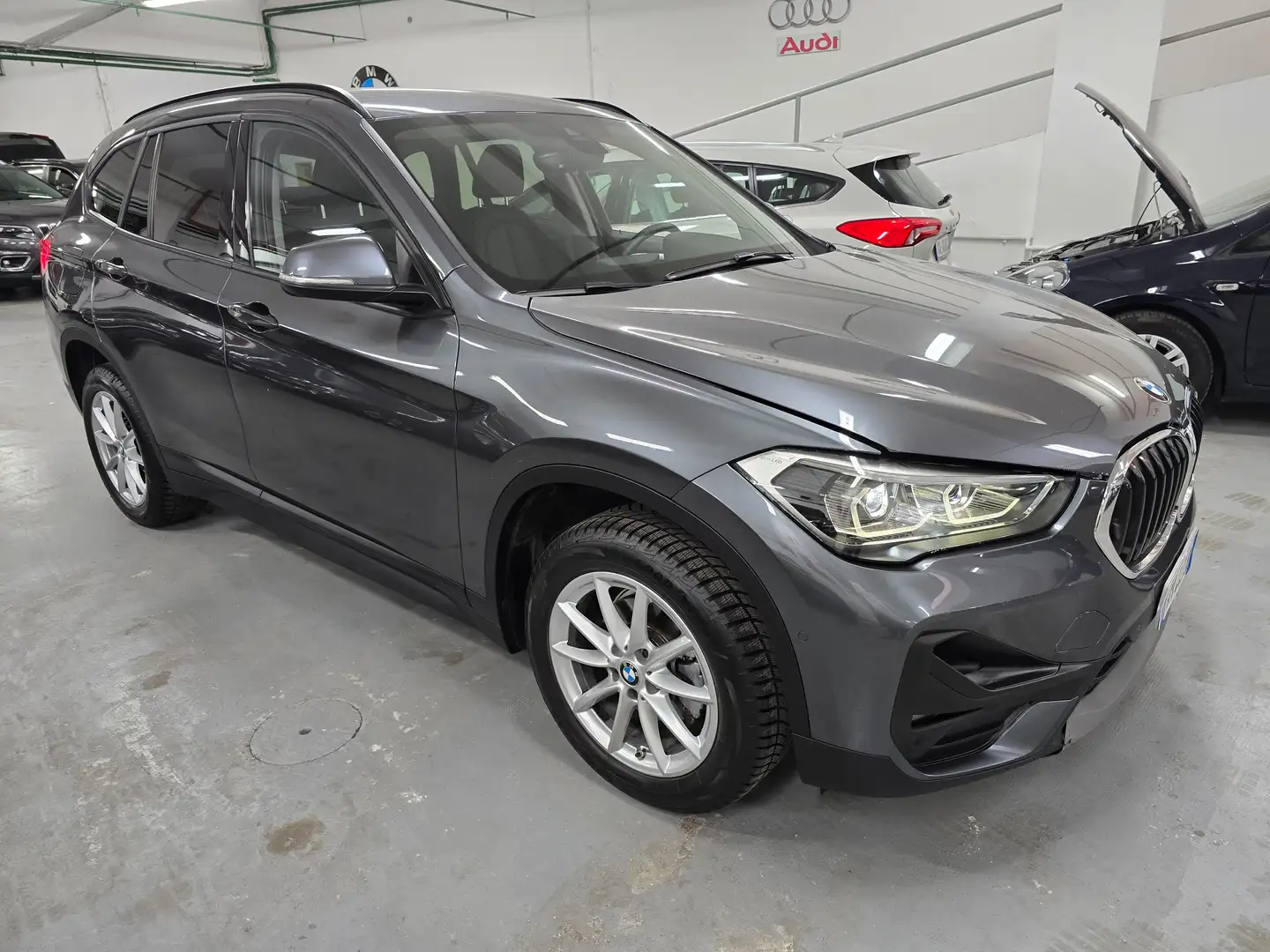 BMW X1 X1 F48 2019 sdrive16d Business Advantage auto Gris - 2
