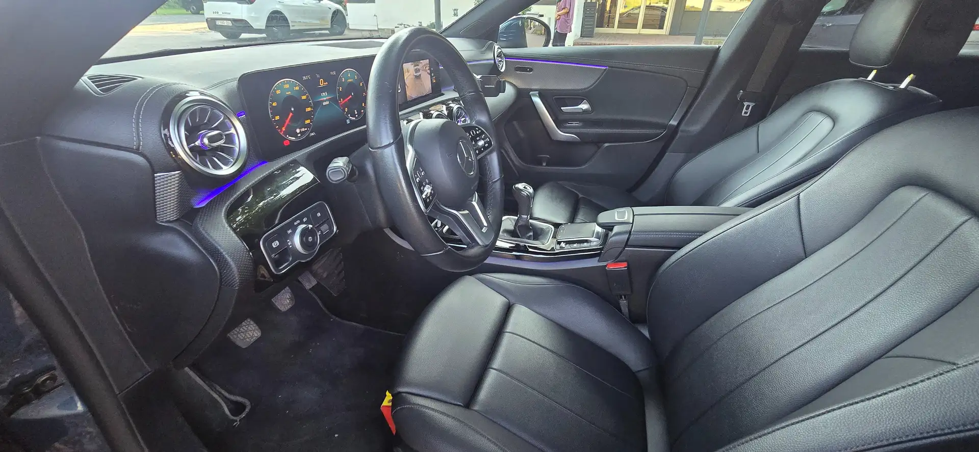 Mercedes-Benz 180 CLA 180 Bleu - 2