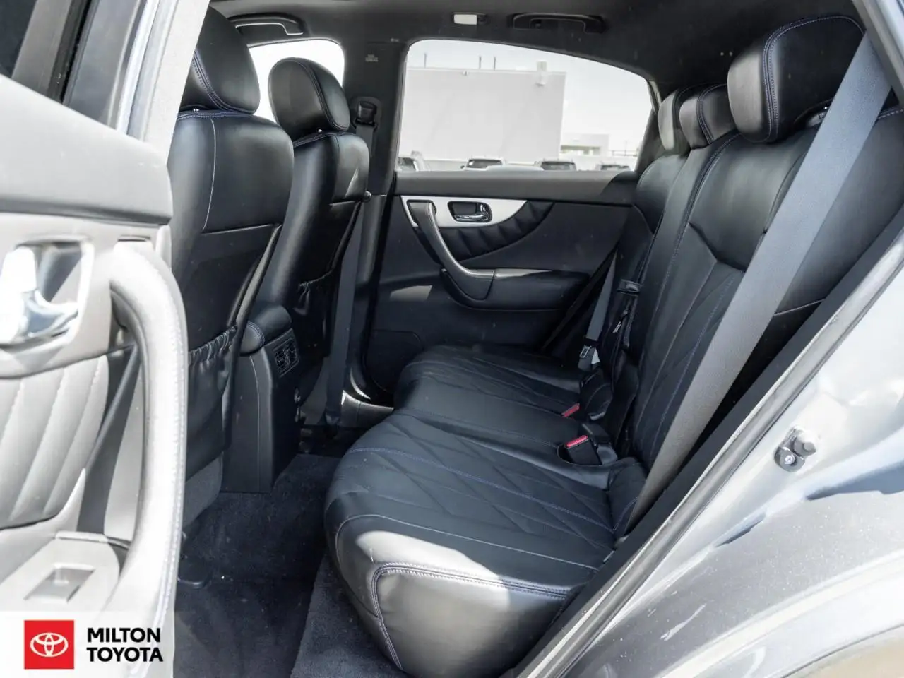 Infiniti QX70 снимка Infiniti QX70