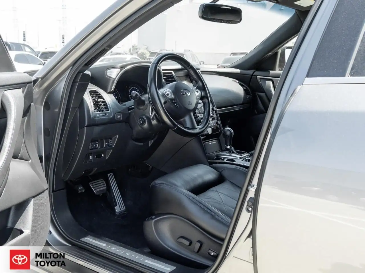 Infiniti QX70 снимка Infiniti QX70