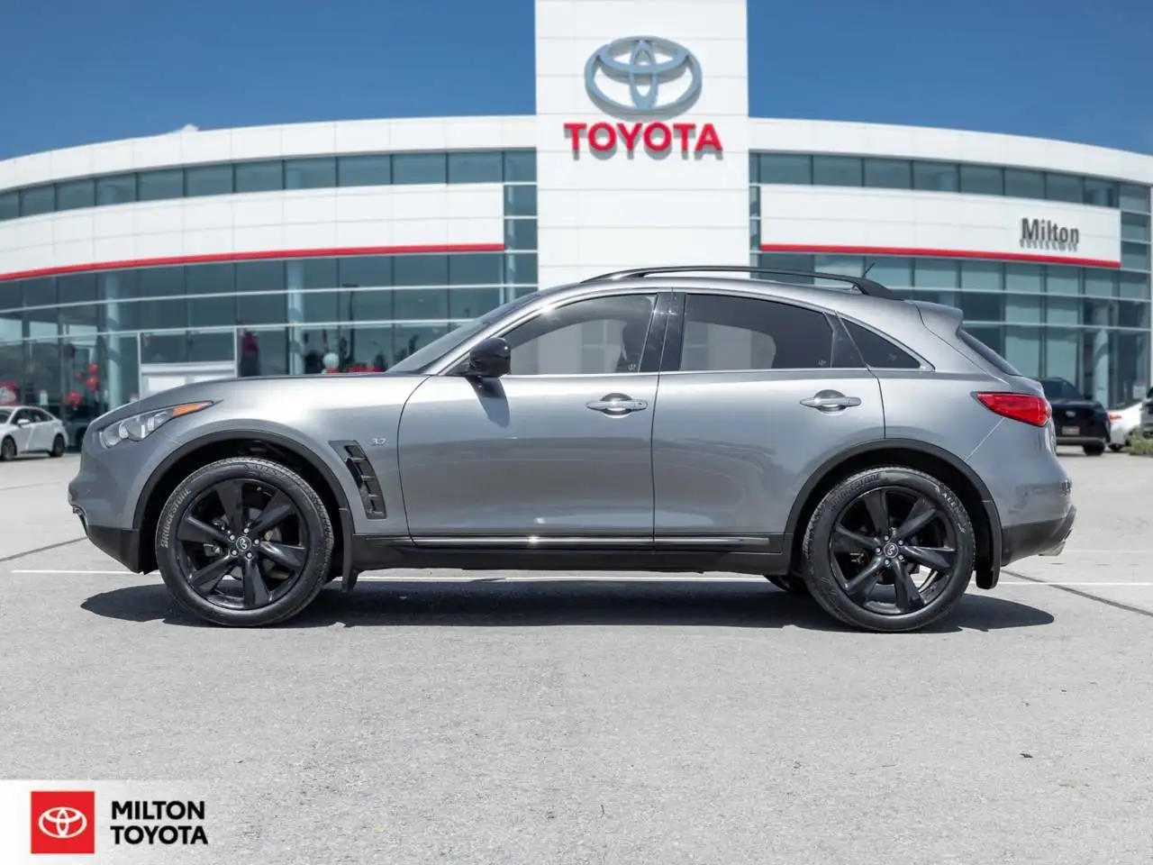 Infiniti QX70 снимка Infiniti QX70